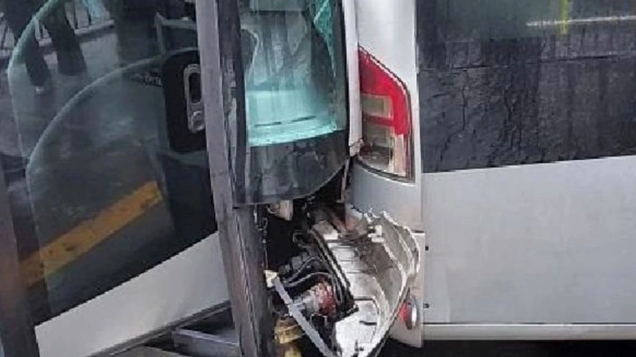 İstanbul Küçükçekmece'de iki metrobüs çarpıştı