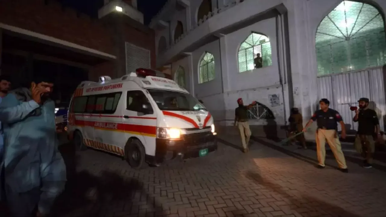 Pakistan'daki terör saldırılarında ölü sayısı 65'e çıktı