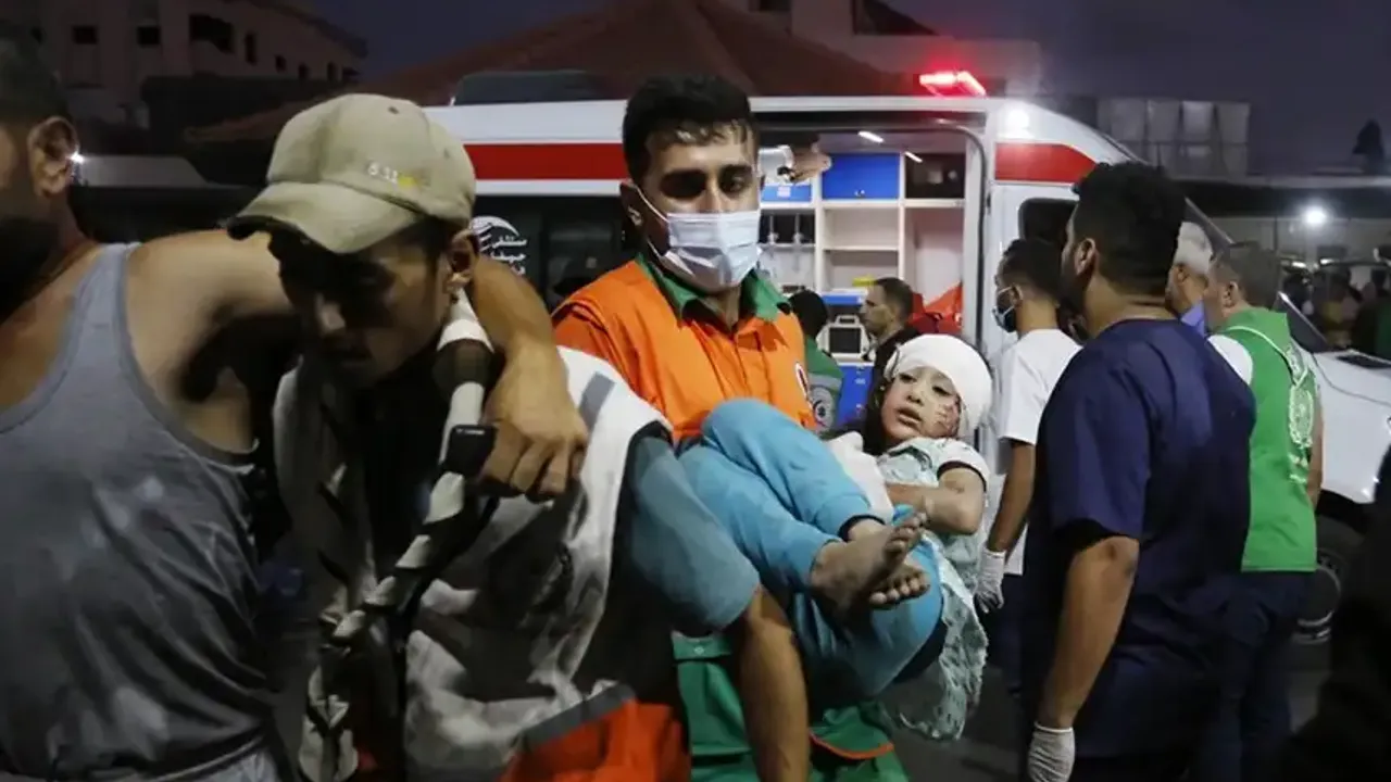 İsrail ordusu, Gazze Şeridinde binlerce yaralı ve sivilin bulunduğu Şifa Hastanesi'ni hedef gösterdi
