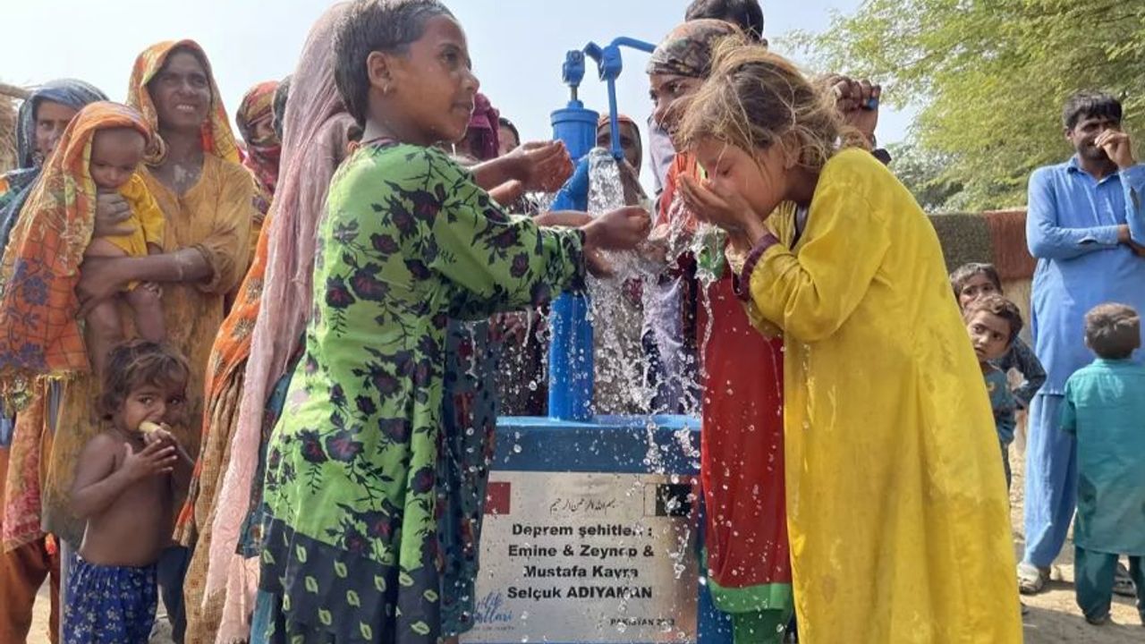 Türk mezunlar Pakistan'da su kuyuları açtı