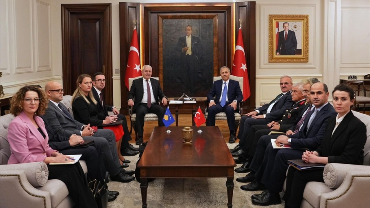 İçişleri Bakanı Yerlikaya, Kosovalı mevkidaşı Sveçla ile bir araya geldi
