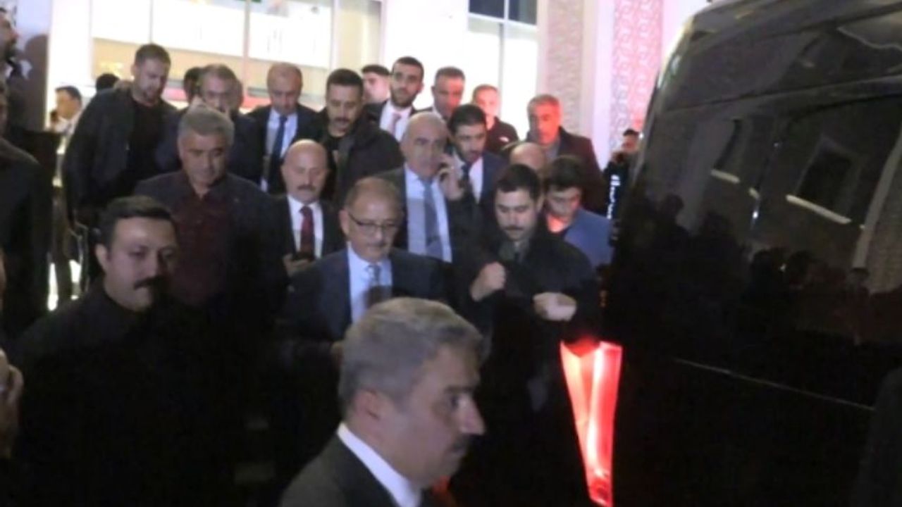 Bakan Özhaseki, Malatya'daki depreme Adıyaman'da yakalandı! Apar topar toplantıyı bitirip dışarı çıktılar