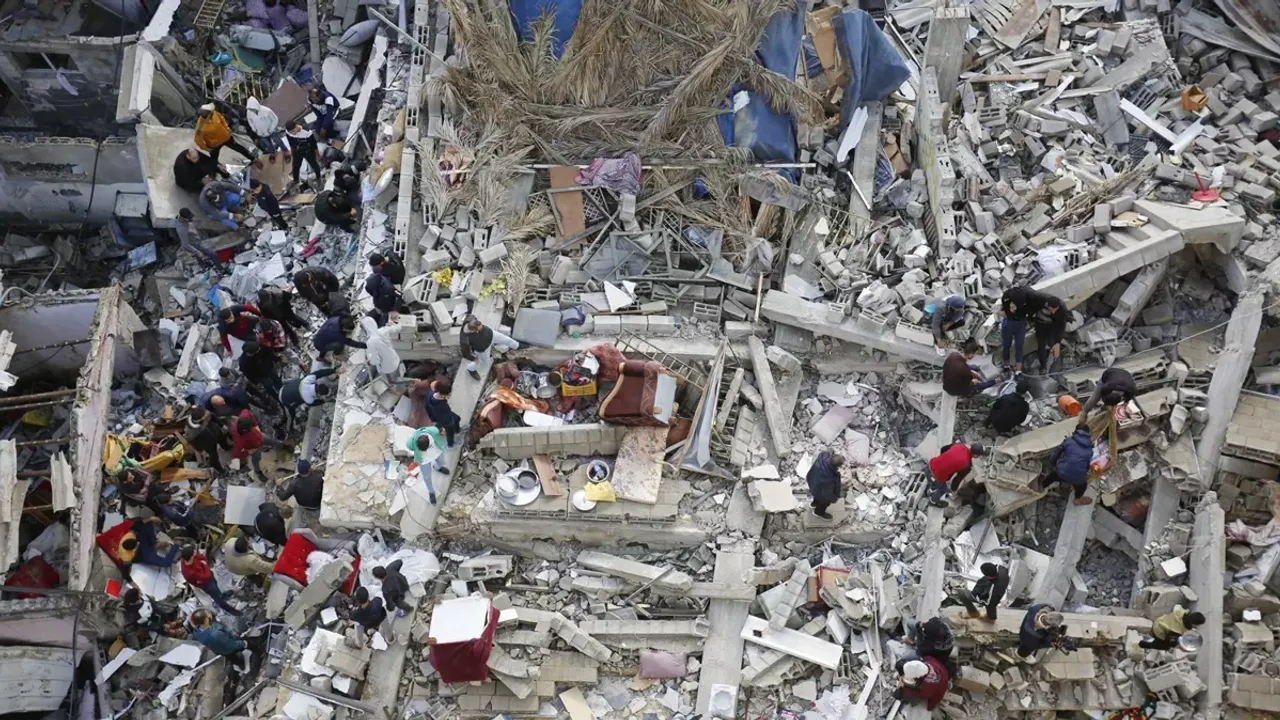 'İsrail, Endonezya Hastanesi'ni toplu mezara dönüştürmeye çalışıyor'