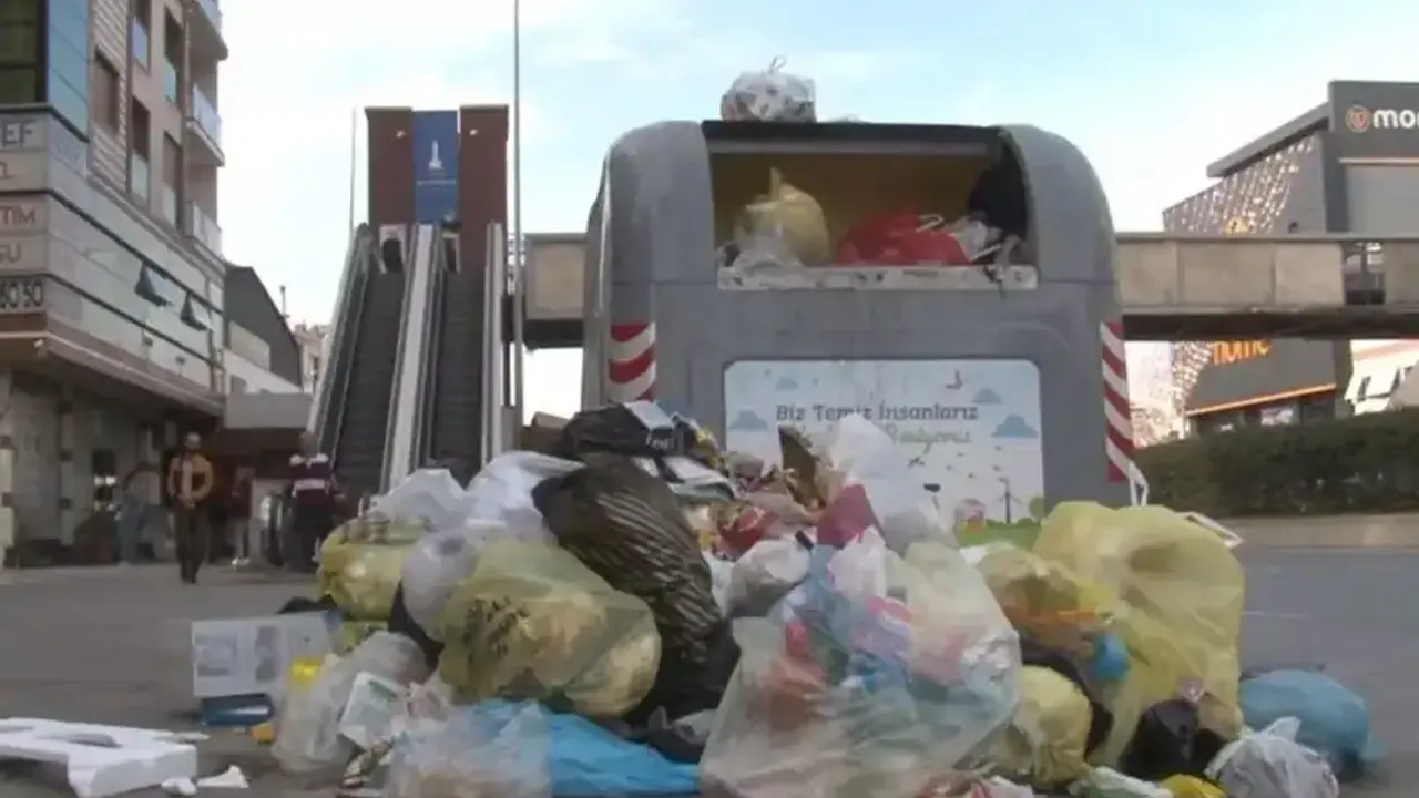 İzmir Çiğli çöplüğe döndü! Vatandaş isyan etti: Meydan belediyeciliği yapıyorlar