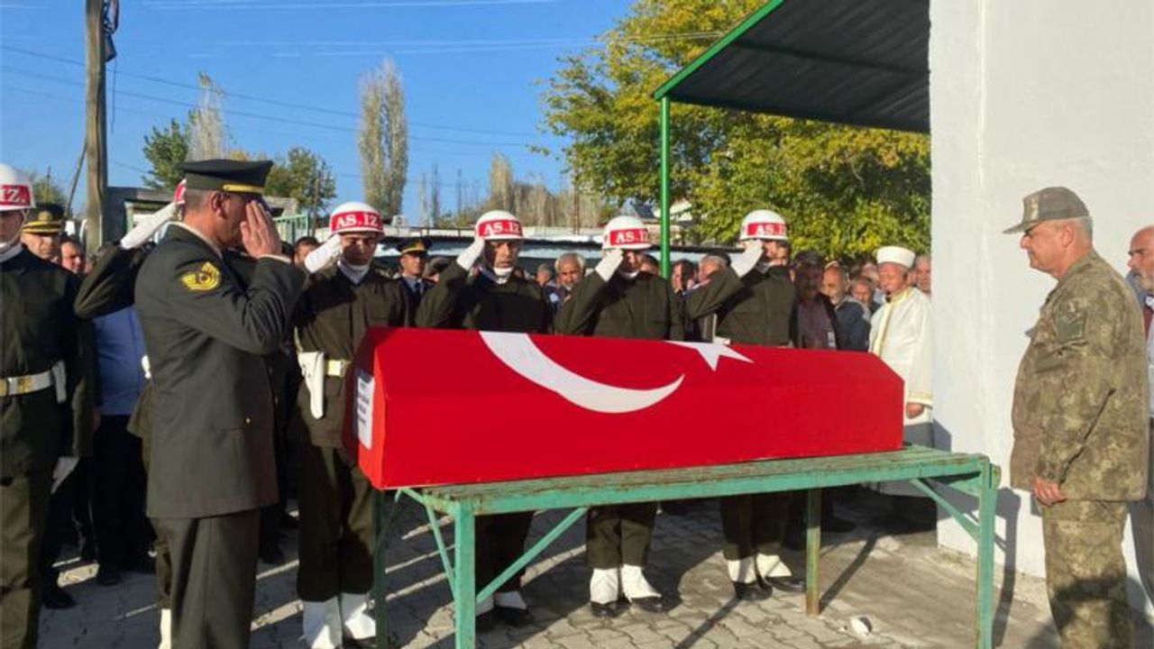 Trafik kazasında hayatını kaybeden Sözleşmeli Er Çağlar, Kahramanmaraş'ta toprağa verildi
