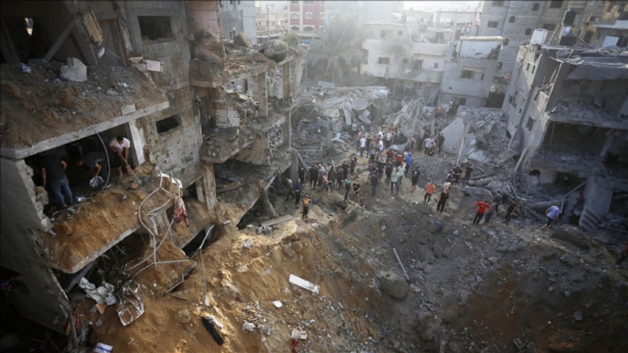 İsrail, Gazze'deki Bureij Mülteci Kampı'nı bombaladı! En az 20 kişi yaşamını yitirdi, çok sayıda yaralı var