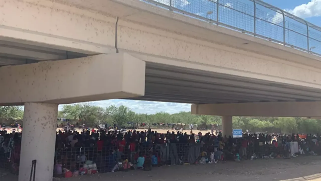 Teksas-Meksika sınırındaki köprü araç trafiğine kapatıldı