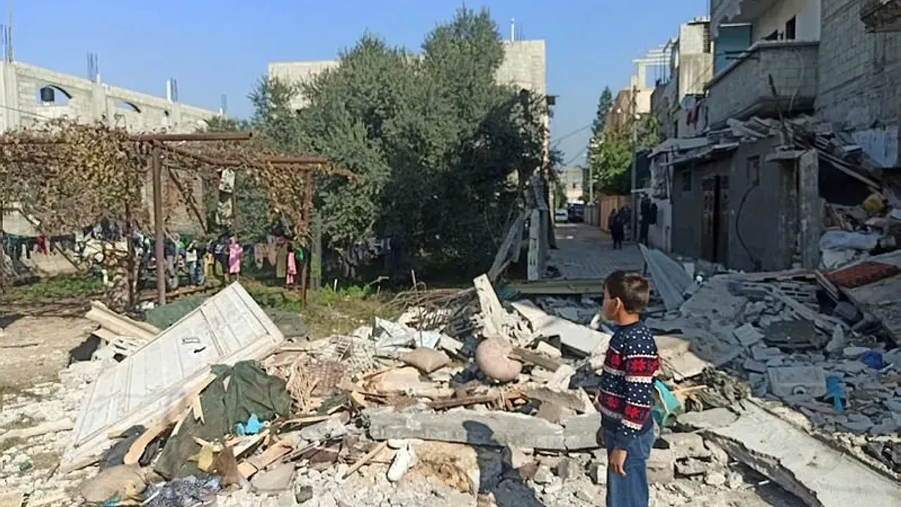Katil İsrail, Maghazi Mülteci Kampı’na ölüm yağdırdı! Çok sayıda ölü var; onlarca kişi enkaz altında