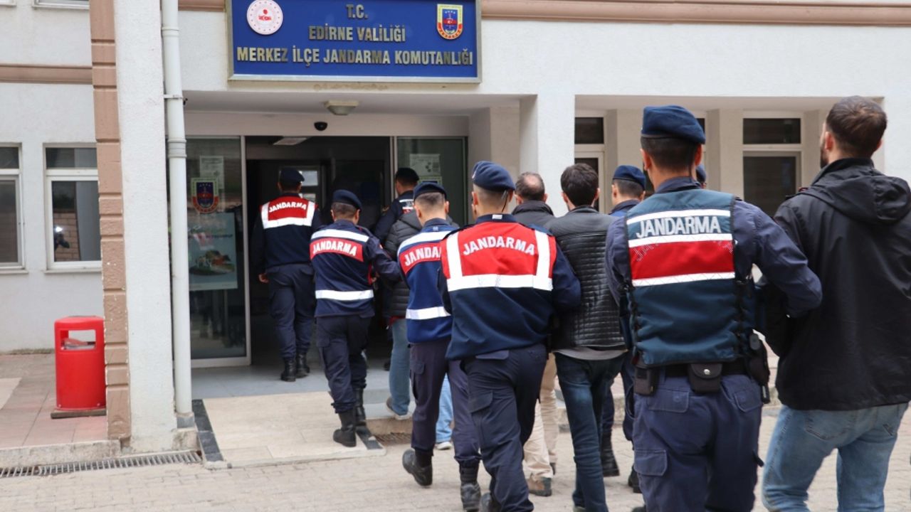 Edirne'de yurt dışına kaçma girişimindeki 8 terör örgütü mensubu yakalandı