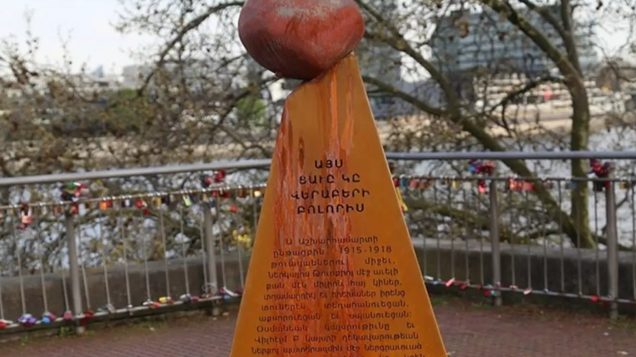 Sözde Ermeni soykırımı anıtını 'Bozkurtlar' kaldırttı