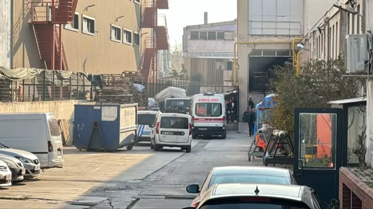 Bursa'da feci ölüm: tekstil fabrikasında asansör ile duvar arasına sıkışan işçi hayatını kaybetti