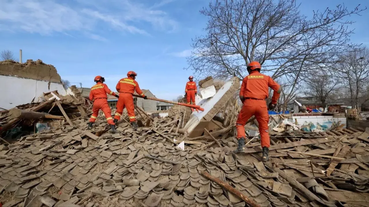 Çin'deki deprem felaketindeki bilanço artıyor: 135 ölü, 782 yaralı