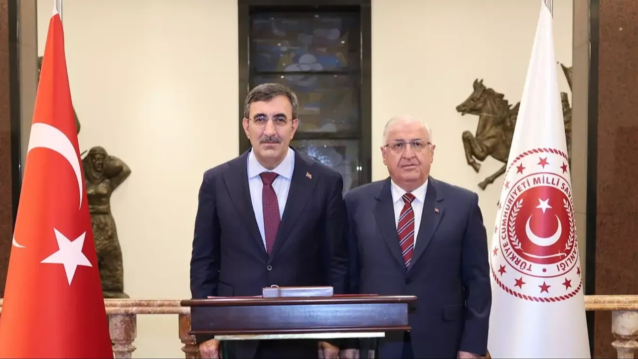 Cumhurbaşkanı Yardımcısı Yılmaz'dan, Bakan Güler'e taziye ziyareti