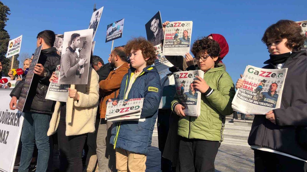 İstanbul’da dağıtılan "GaZZete" İsrail’in yaptığı katliamda öldürülen gazetecilerin sesi oldu