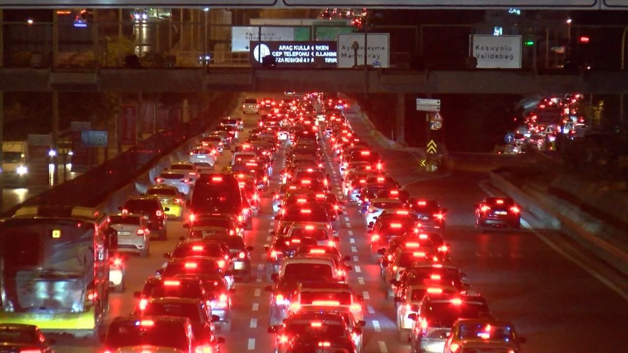 İstanbul'da akşam trafik yoğunluğu yüzde 85'e çıktı