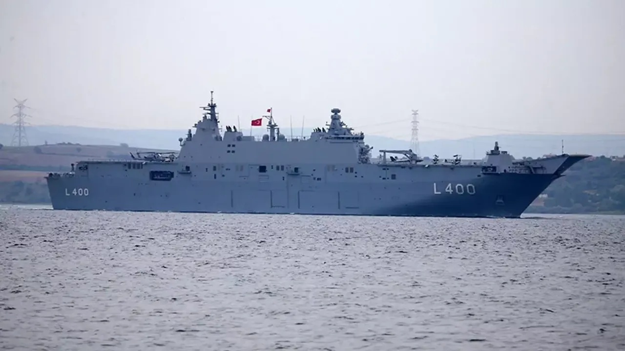 İzmit Körfezine demirleyen Türkiye'nin amiral gemisi TCG Anadolu'ya ziyaretler sürüyor