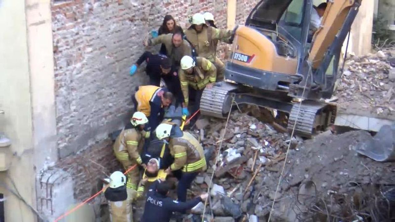 Kadıköy'de yıkım esnasında binada çökme meydana geldi
