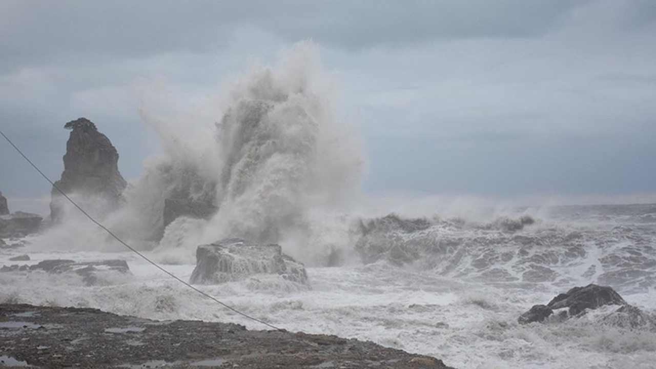 Karadeniz için fırtına uyarısı: Saatteki hızı 75 km'yi bulacak