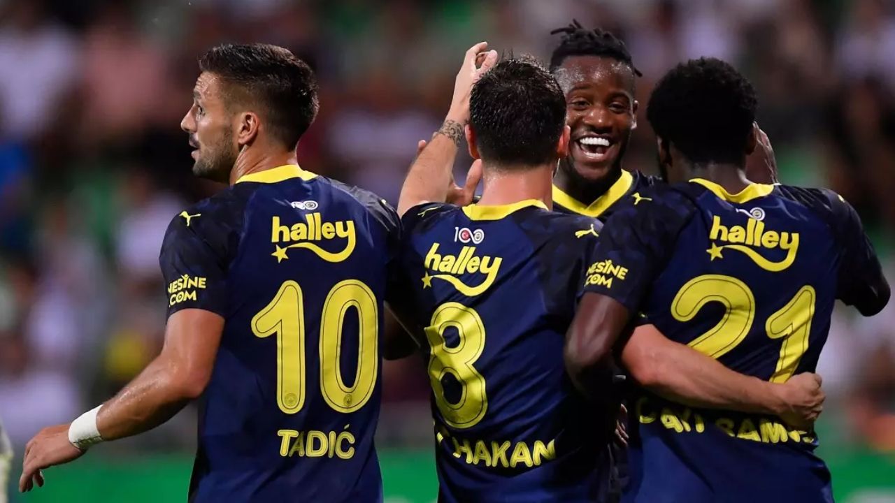 Fenerbahçe'de sıcak gelişme! Yıldız golcüye 3 talip çıktı
