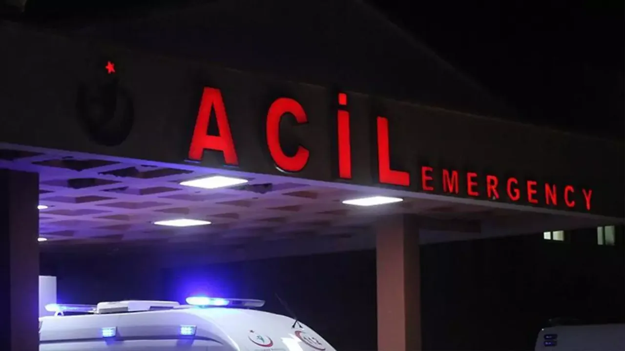 Sivas'ta acı olay: Kaza yapan sürücüye yardım etmek isteyen 2 kişi hayatını kaybetti