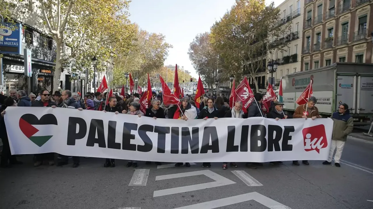 İspanyollar Filistin için sokaklara döküldü