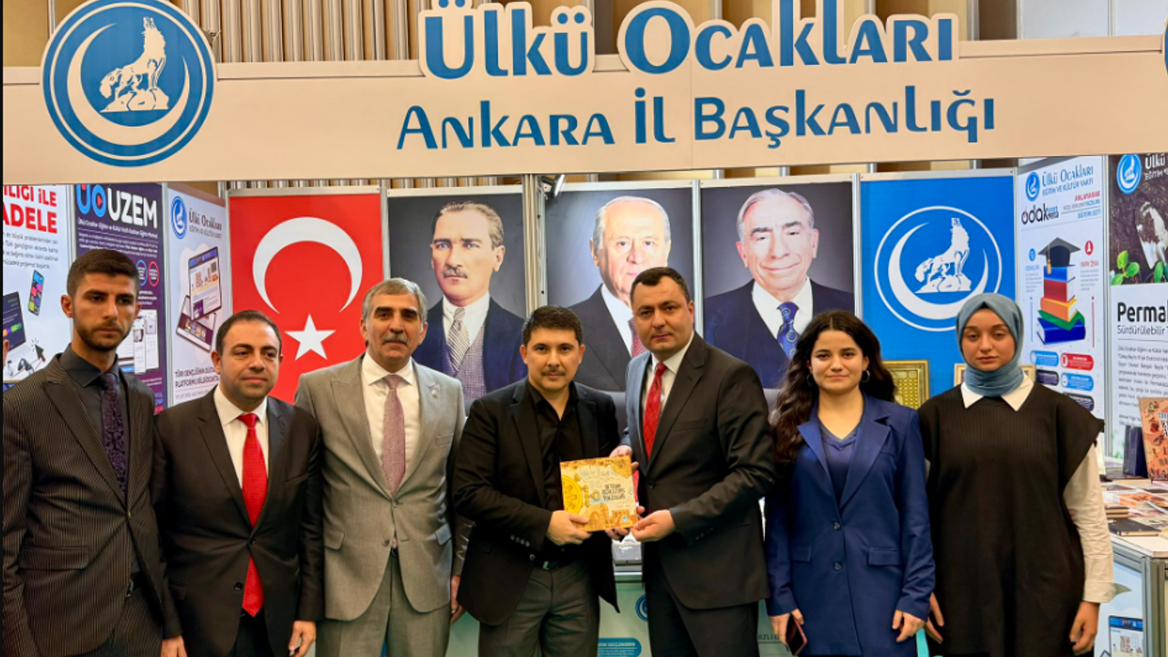 Cumhurbaşkanı Özel Kalem Müdürü Hasan Doğan, Ankara Ülkü Ocakları standını ziyaret etti