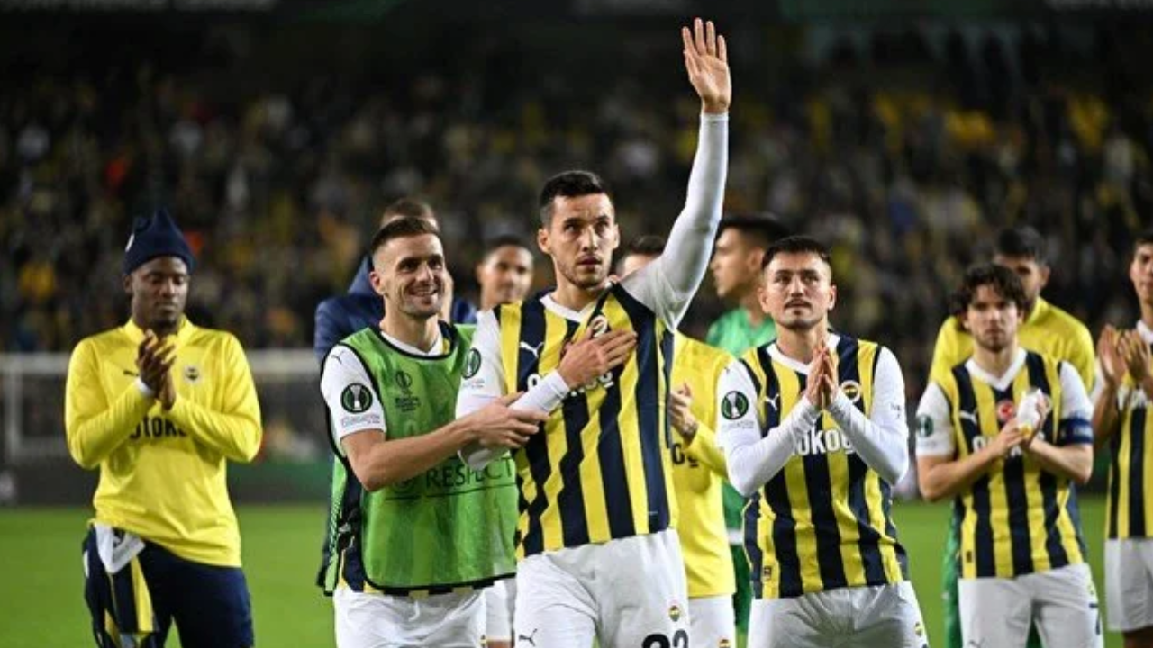 Fenerbahçe ve tribünlerden Umut Nayir'e destek