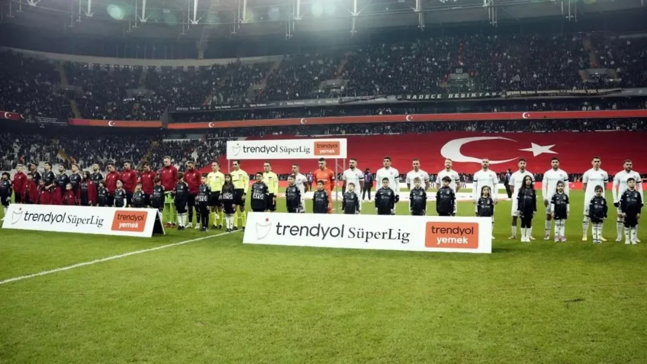 Beşiktaş - Fatih Karagümrük maçında şehitlerimiz unutulmadı