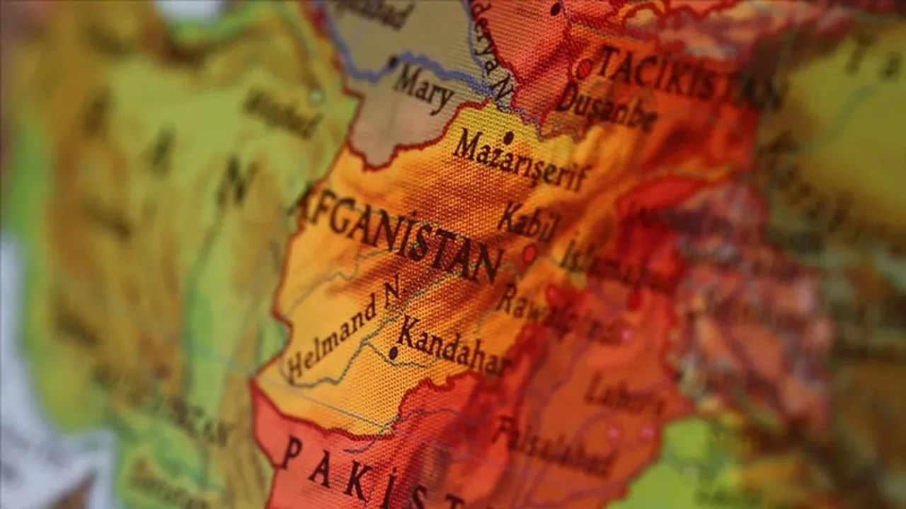 Hindistan'a ait yolcu uçağı Afganistan'da düştü
