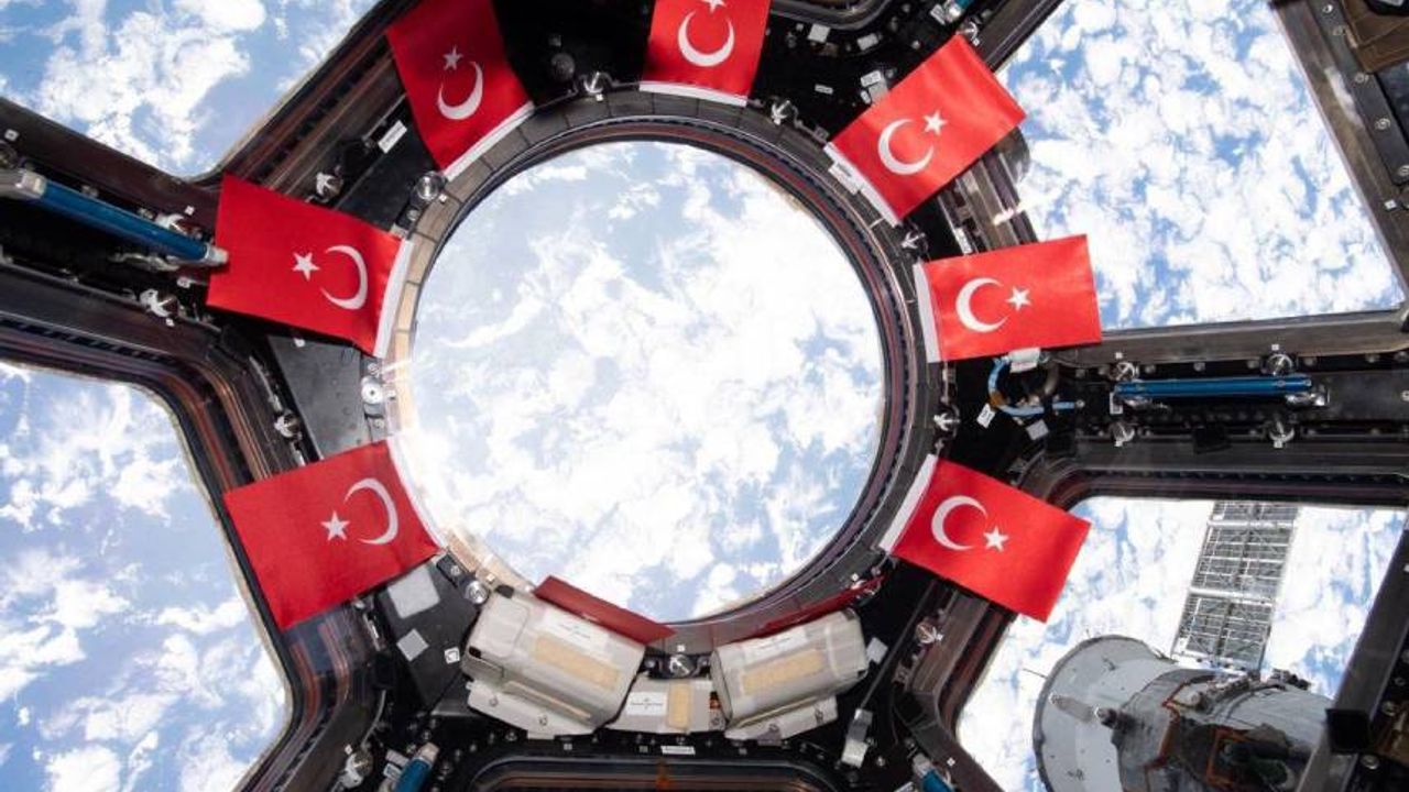 Alper Gezeravcı’dan Türk bayraklı paylaşım