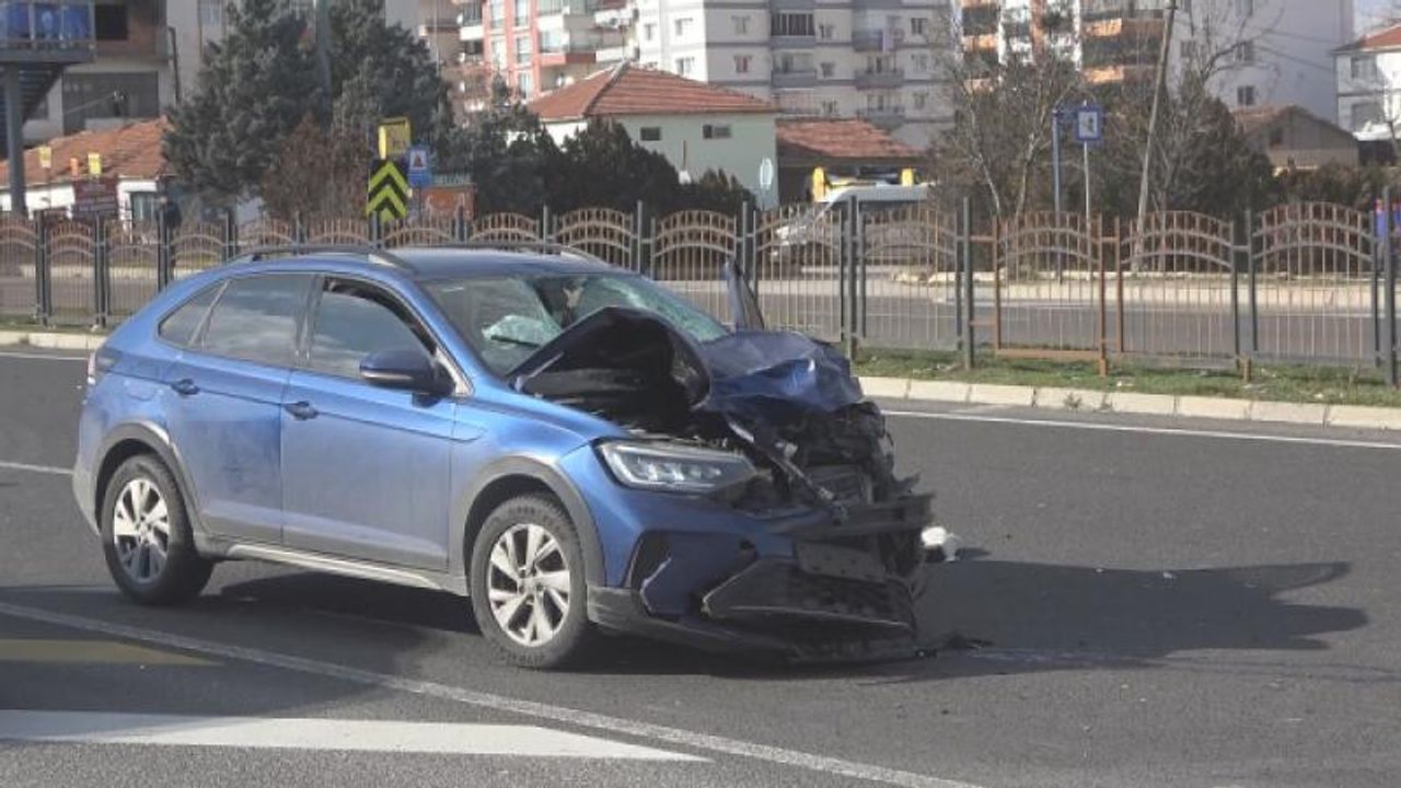 Ankara'da üst gecidi kullanmayan aileye araç çarptı: 3 ölü