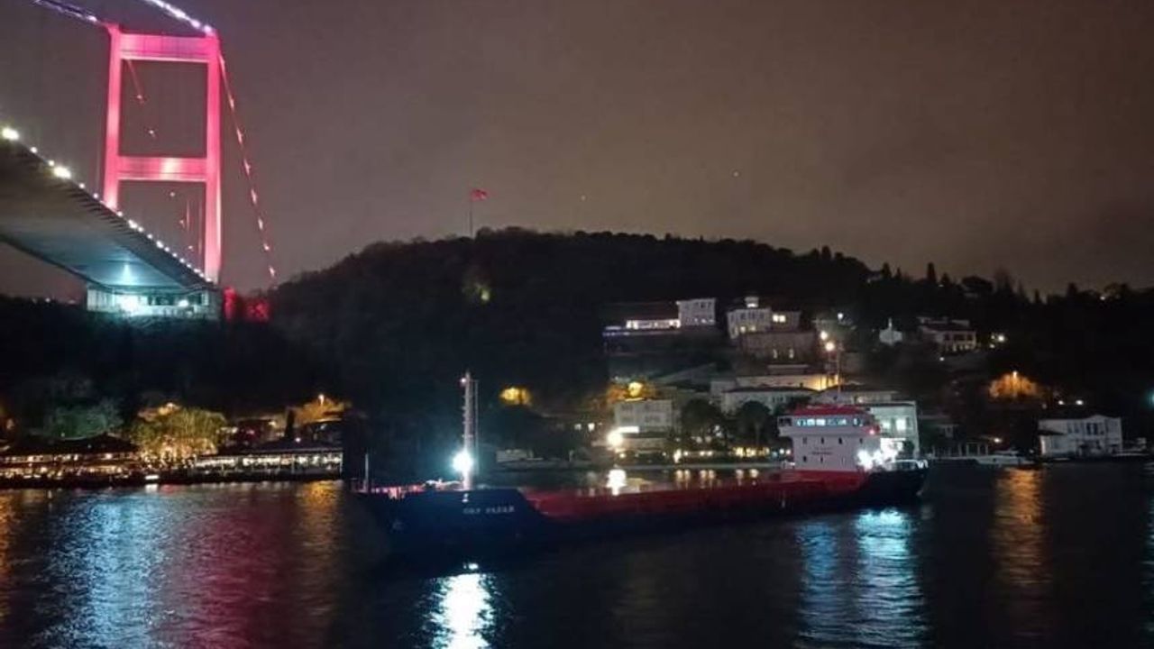 İstanbul Boğazı'nda trafik çift yönlü askıya alındı