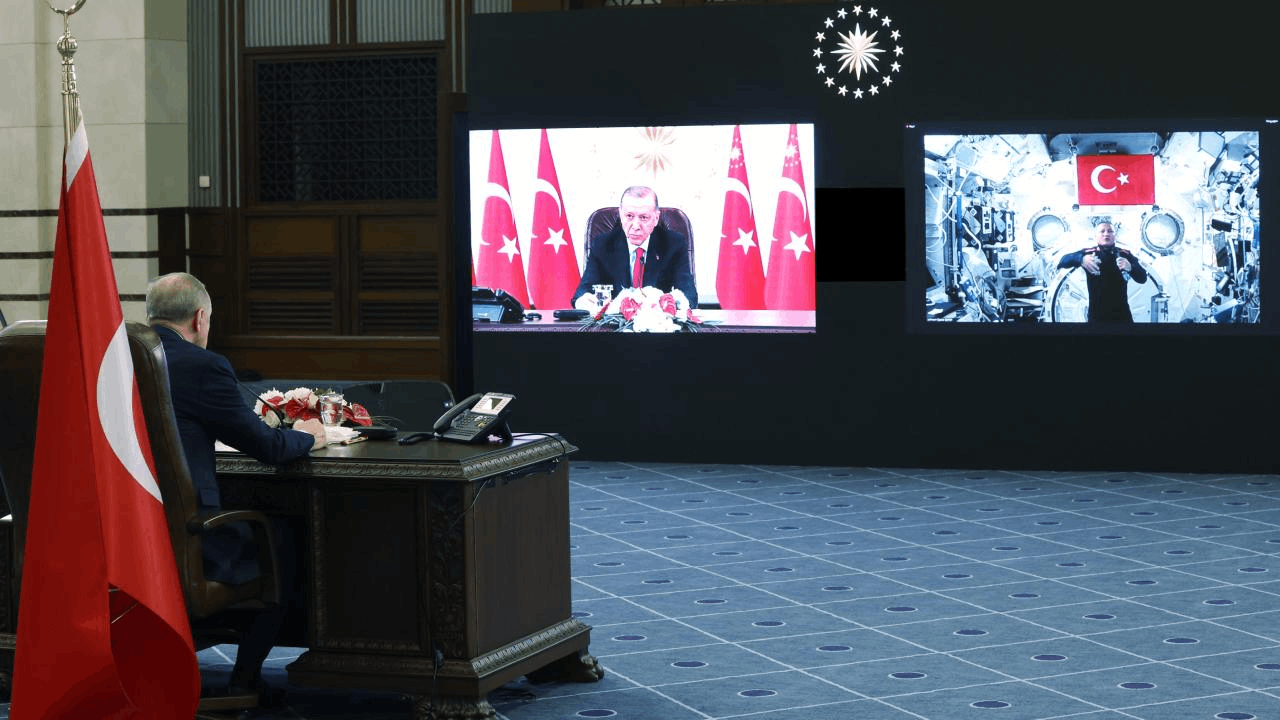 Cumhurbaşkanı Erdoğan, astronot Gezeravcı ile görüştü
