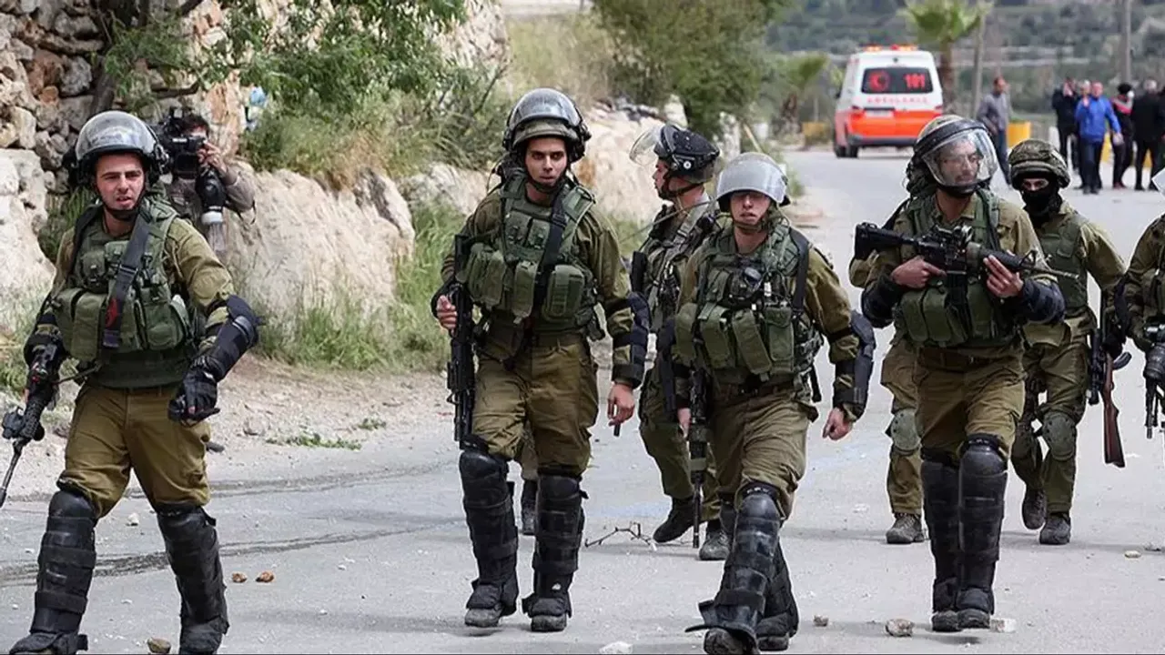 İsrail ordusu son 100 günde Batı Şeria'da 5 bin 875 Filistinliyi gözaltına aldı