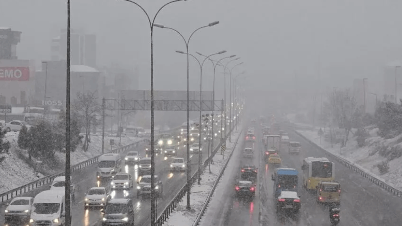 İstanbul'un bazı ilçelerinde kar etkili oldu