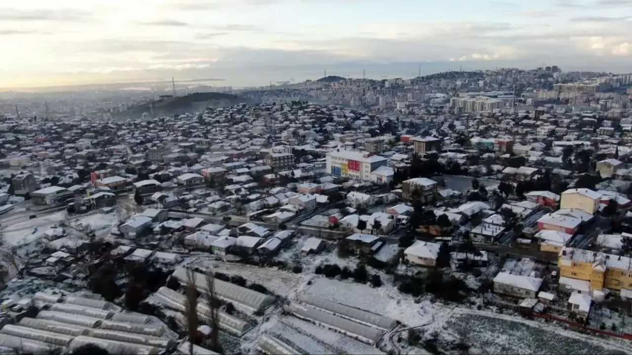İstanbul'un bazı ilçelerinde kar yağışı etkili oldu