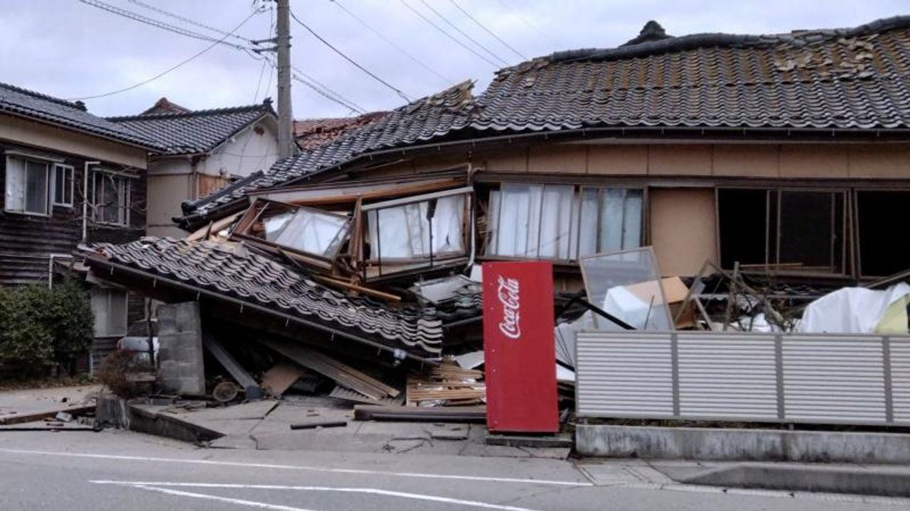 Japonya'da 1,5 saatte 9 deprem: 'Büyük tsunami, derhal kaçın' uyarısı