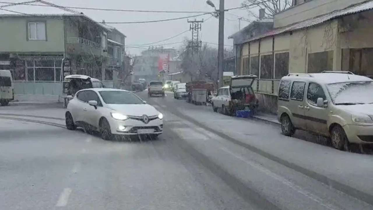 İstanbul'un yüksek kesimlerinde kar yağışı başladı