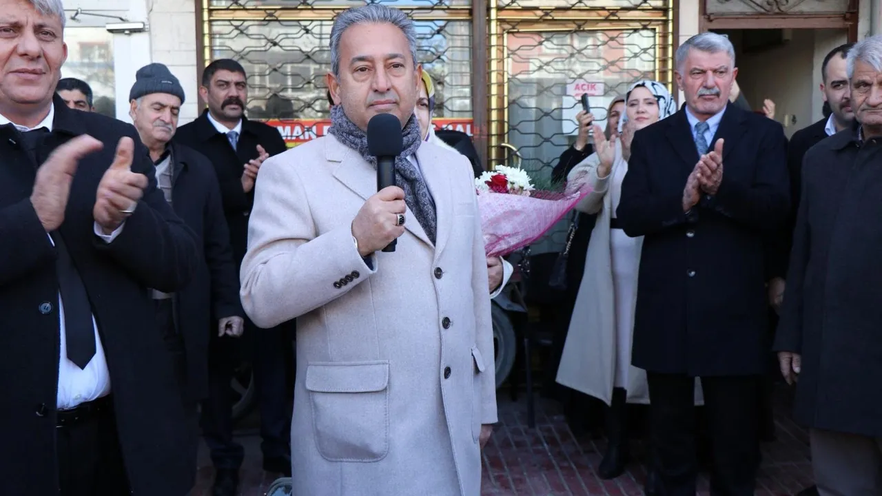 MHP Kağızman Belediye Başkan Adayı Emrullah Koman coşkuyla karşılandı