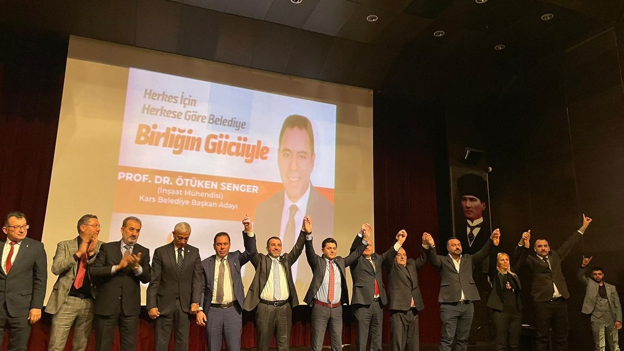 Cumhur İttifakı Kars Belediye Başkan Adayı Ötüken Senger'e büyük ilgi