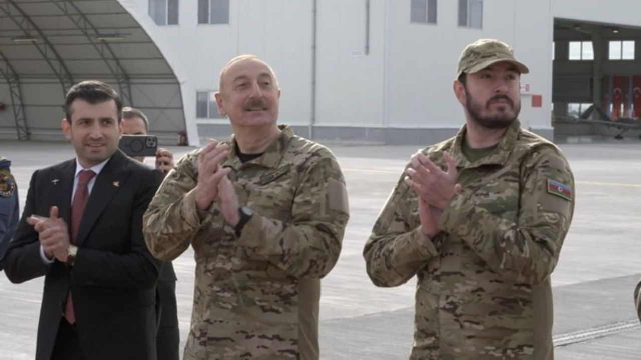 Akıncı TİHA'lar Azerbaycan'da... Selçuk Bayraktar ve İlham Aliyev birlikte izledi