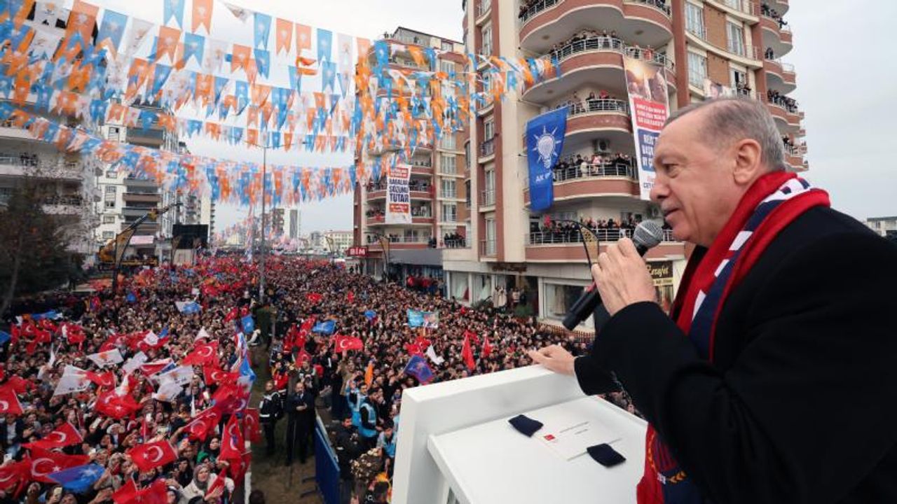 Cumhurbaşkanı Erdoğan: Milletin sıkıntısından medet umacak duruma düştüler