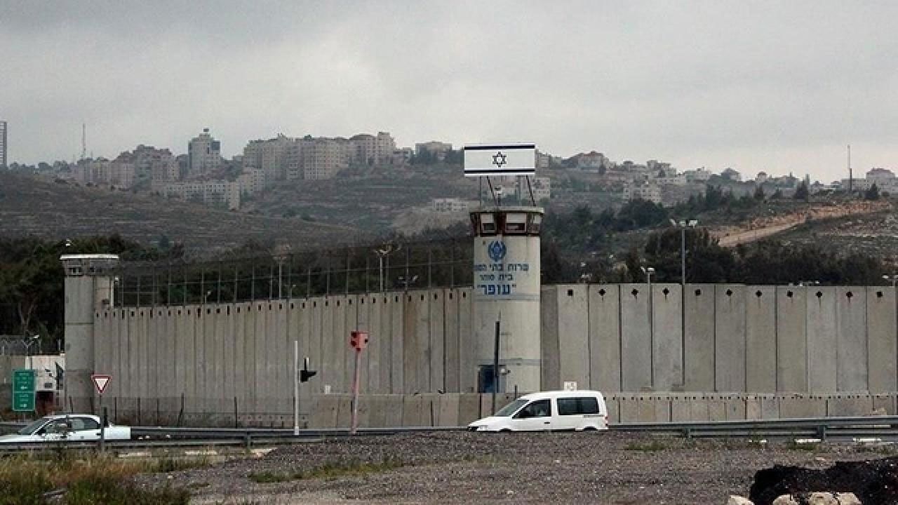 Filistinliler İsrail hapishanelerinde insanlık dışı uygulamalar yaşıyor