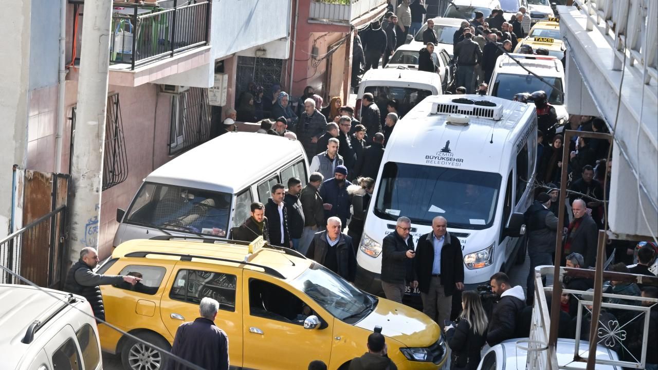 İzmir'de öldürülen taksi şoförünün cenazesi memleketine götürüldü