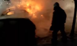 Zeytinburnu'nda doğal gaz patlaması! 4 araç alev alev yandı