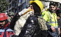Enkaz altındaki kadın, köpeğinin havlaması sayesinde depremden 103 saat sonra kurtarıldı