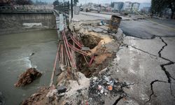 Hatay merkezli depremde yol ve köprüler de zarar gördü