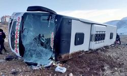 Afyonkarahisar'da yolcu otobüsü devrildi: Ölü ve yaralılar var