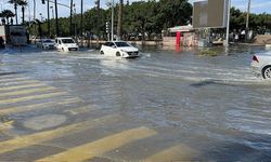 Hatay'da deprem sonrası deniz taştı! Sokaklar su altında