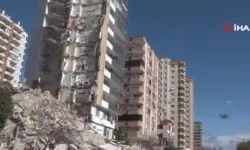 Yeni deprem 12 katlı binayı yıktı